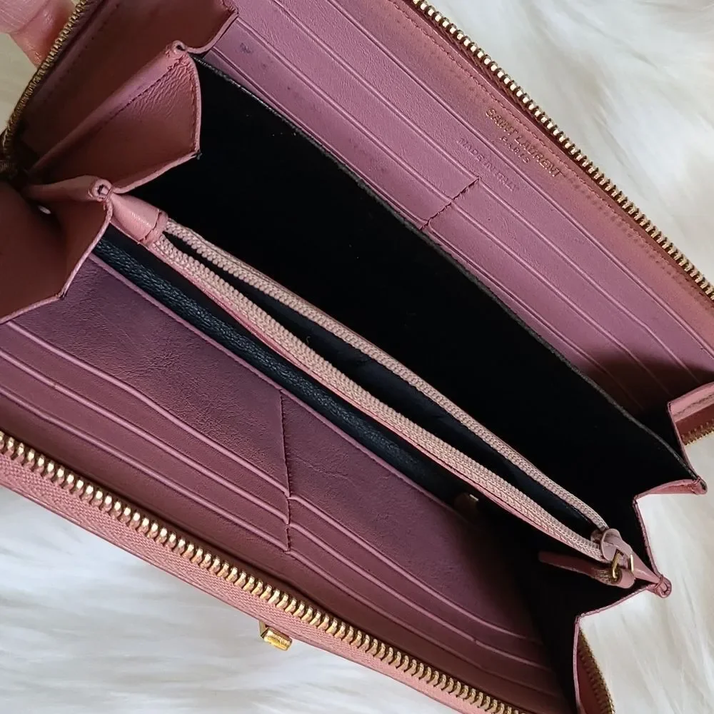 Yves Saint Laurent closure compartments