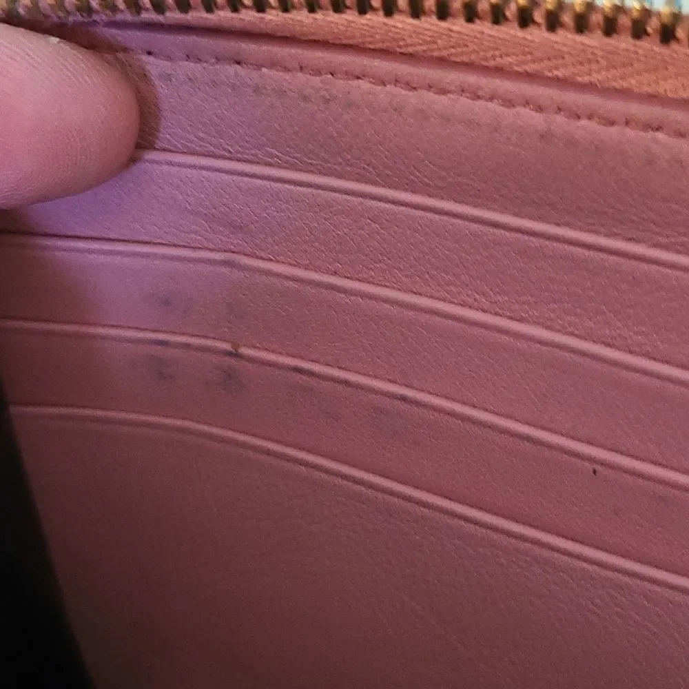 Yves Saint Laurent material closure