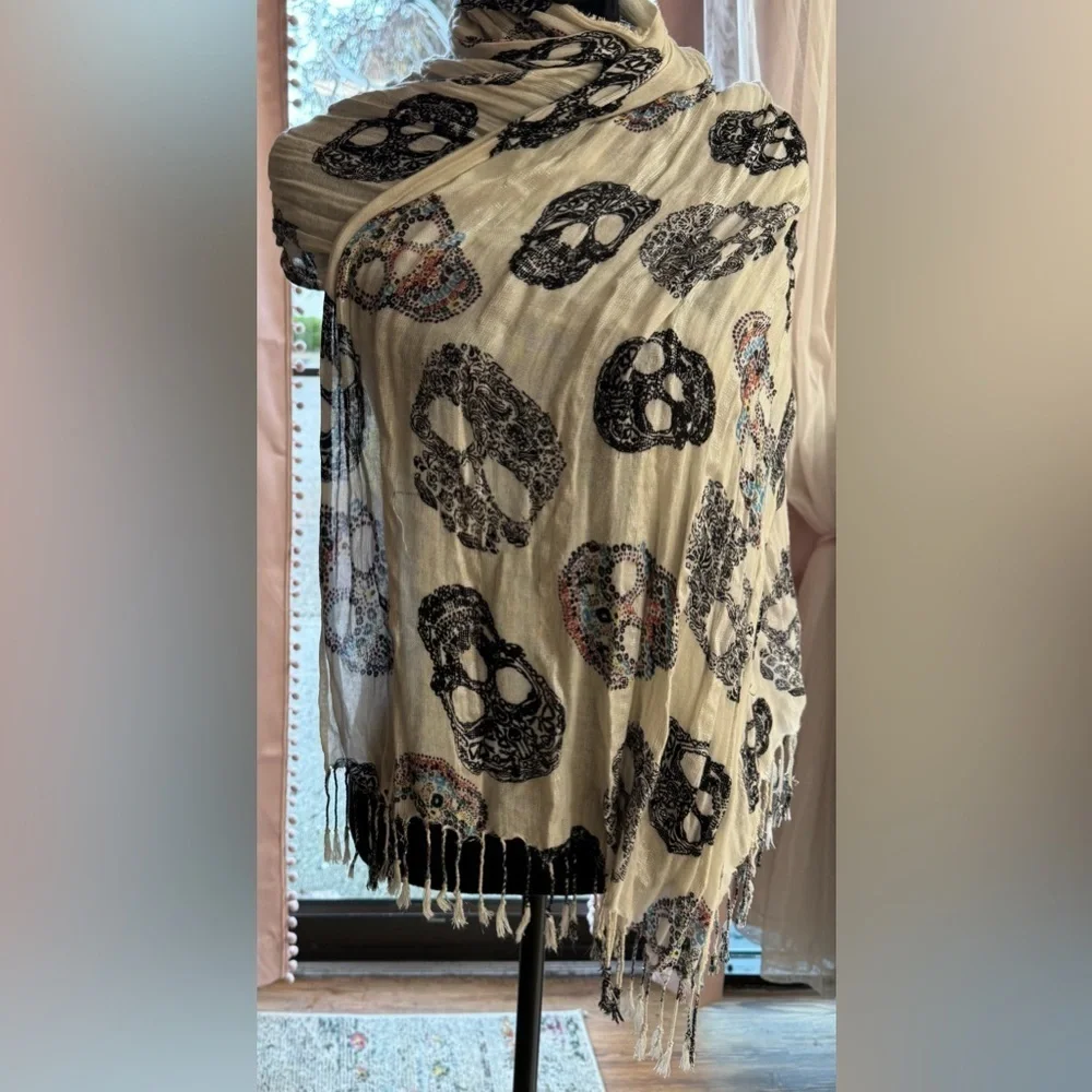 NEW Pier 1 Skull Patterned Cream and Black Fringe Scarf