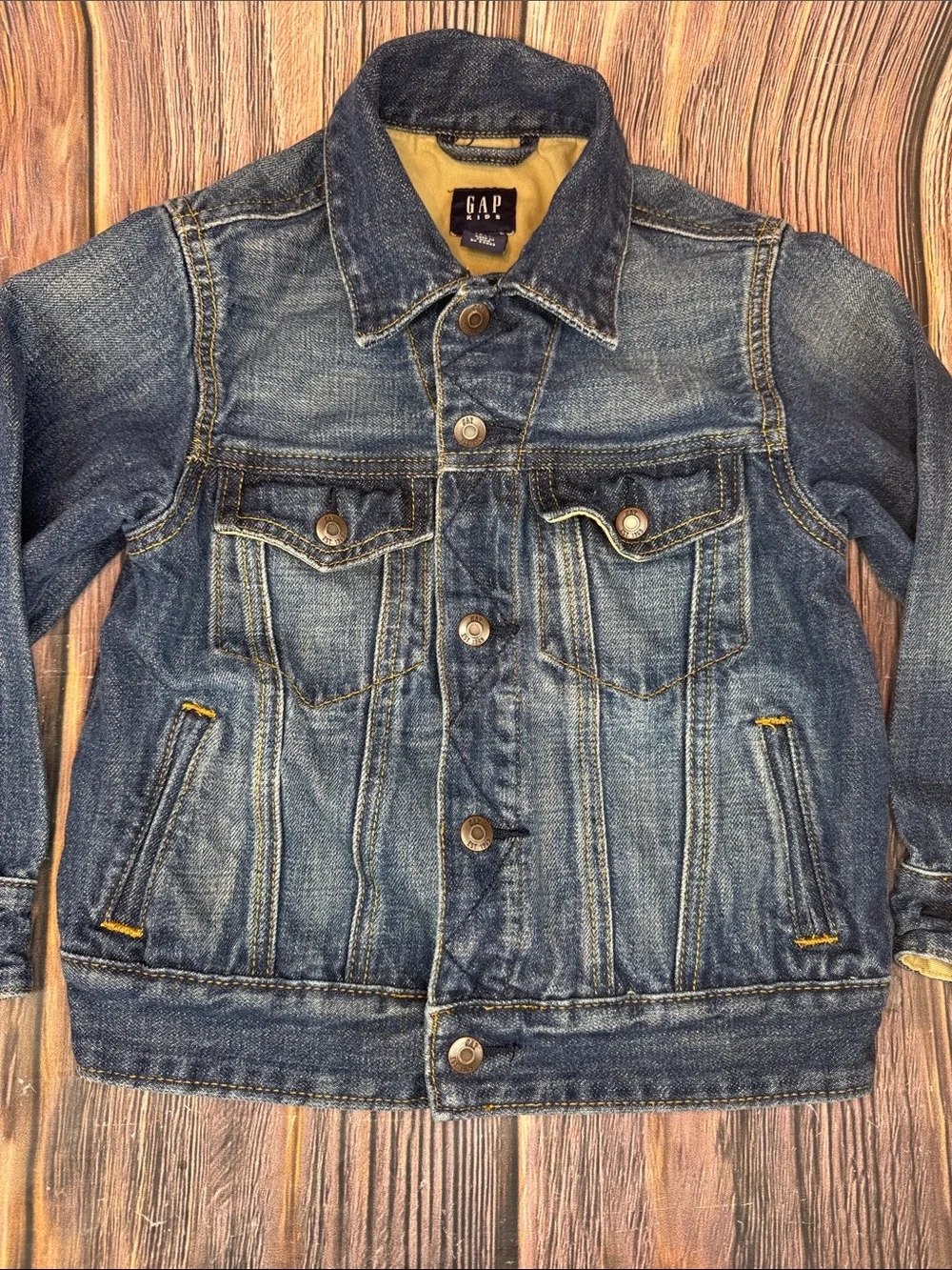 GAP button front
