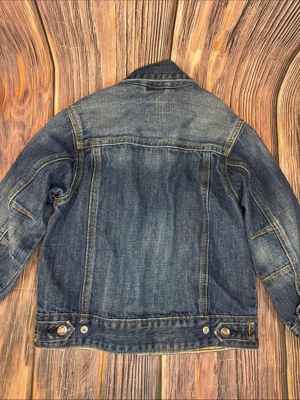 GAP button front
