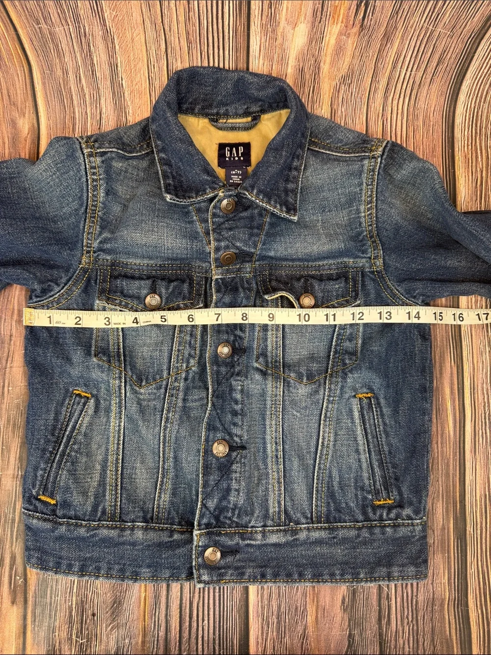 GAP button front
