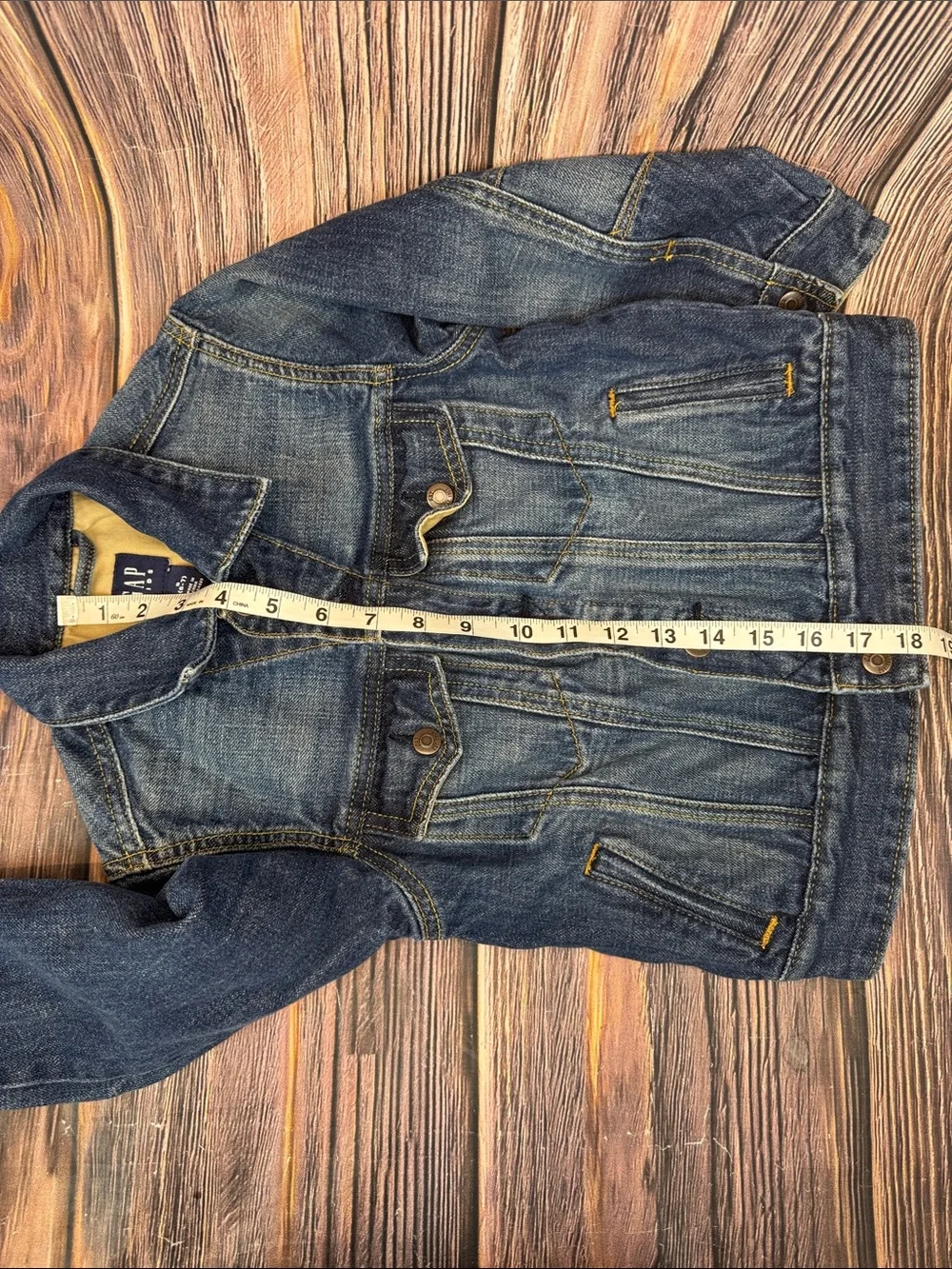GAP button front