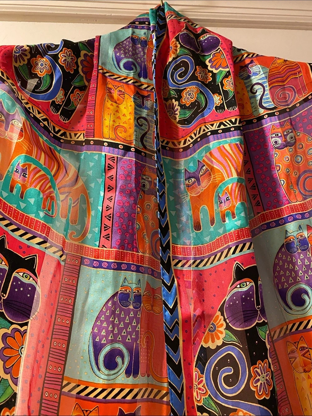 Laurel Burch 💯 silk