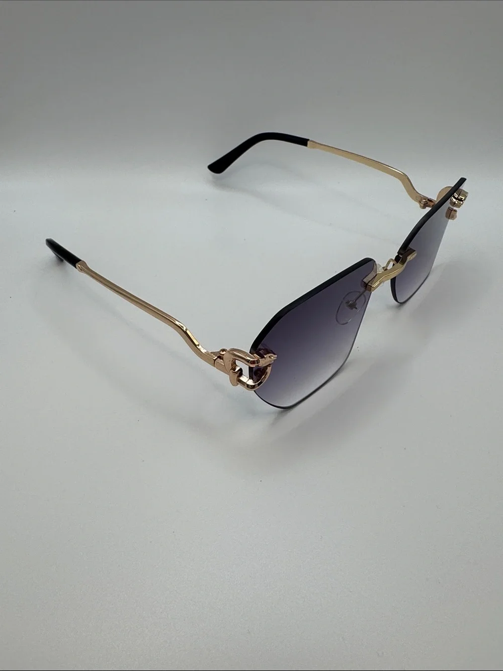N/A stylish rimless