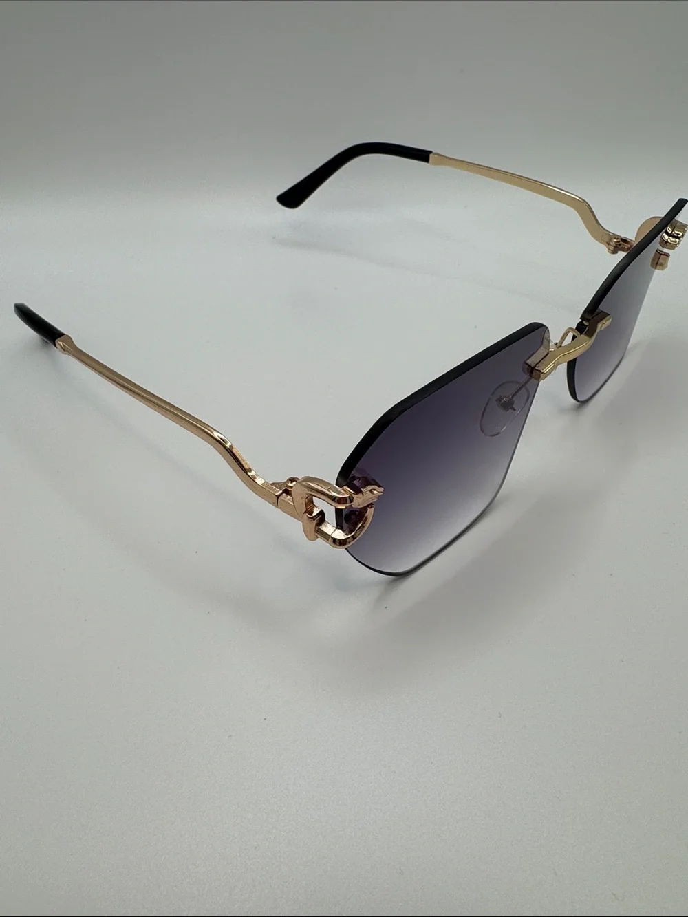 N/A stylish rimless