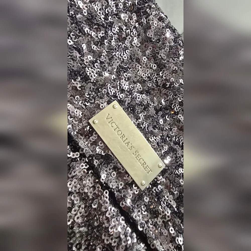 Victorias Secret looks metallic evening