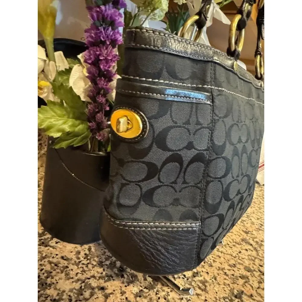 Coach #11237 signature