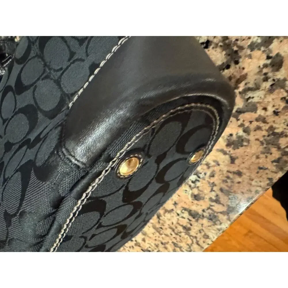 Coach #11237 signature