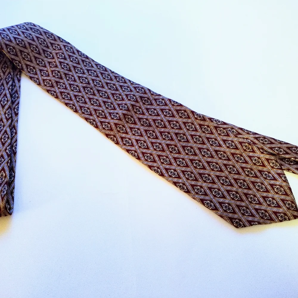 Classic Brooks Brothers Makers Men's Tie Red Royal‎ Crescent Pattern - 100% Silk