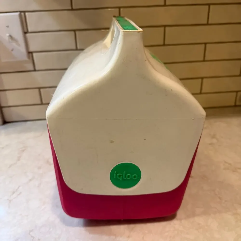Vintage Cherry Pink‎ Little Playmate by Igloo Push Button Drink Picnic Cooler O6