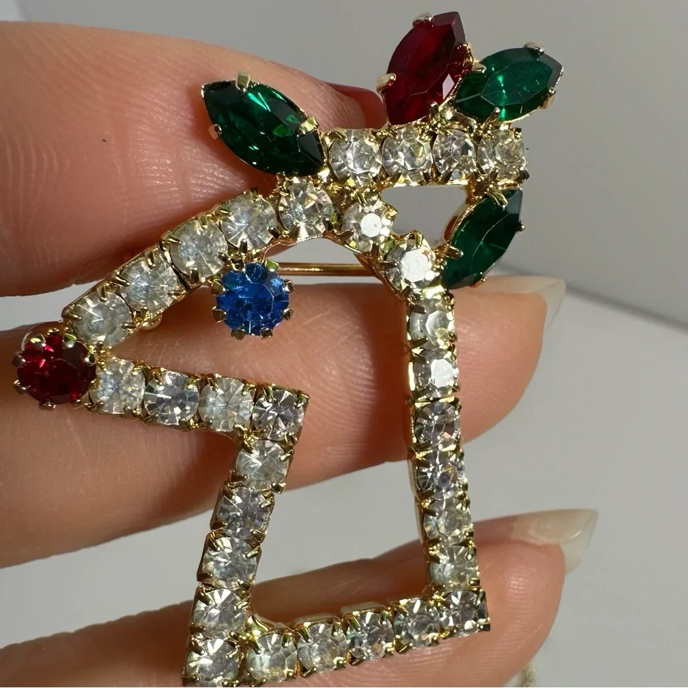 N/A excellent brooches