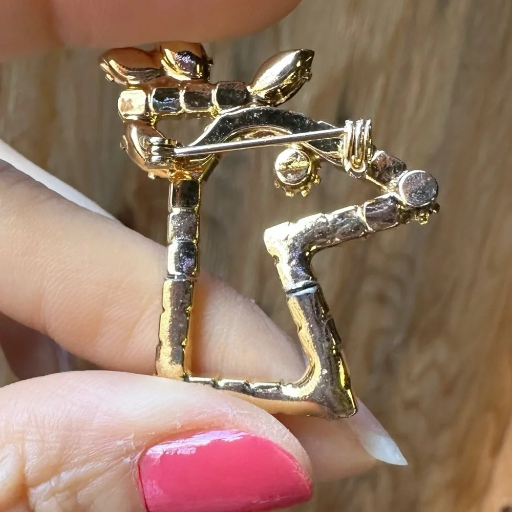 N/A excellent brooches