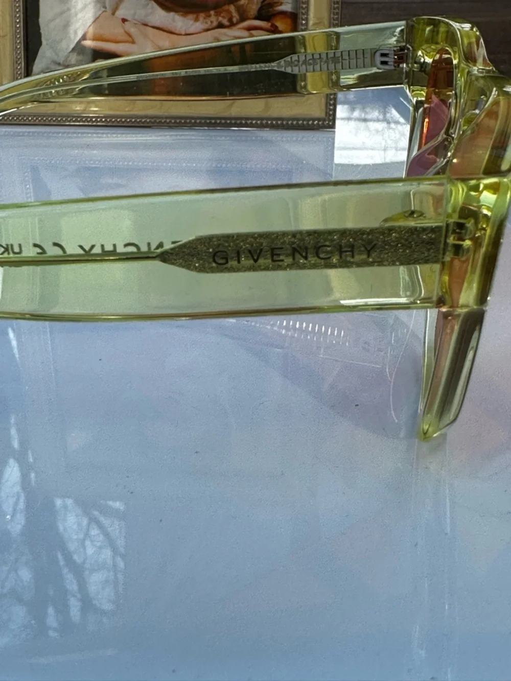 Givenchy gv400020 translucent
