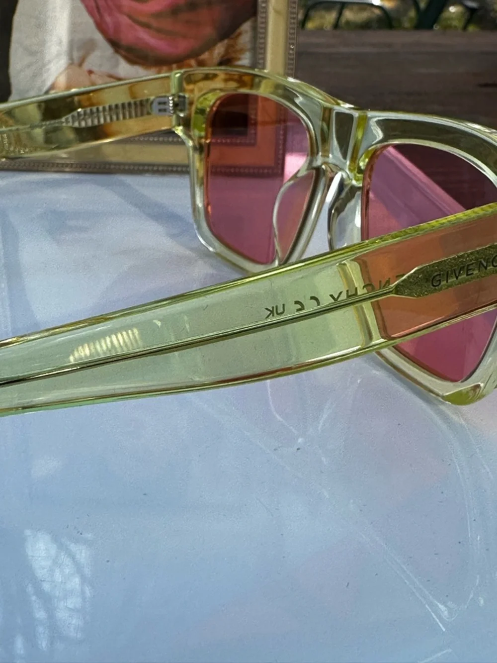 Givenchy gv400020 translucent