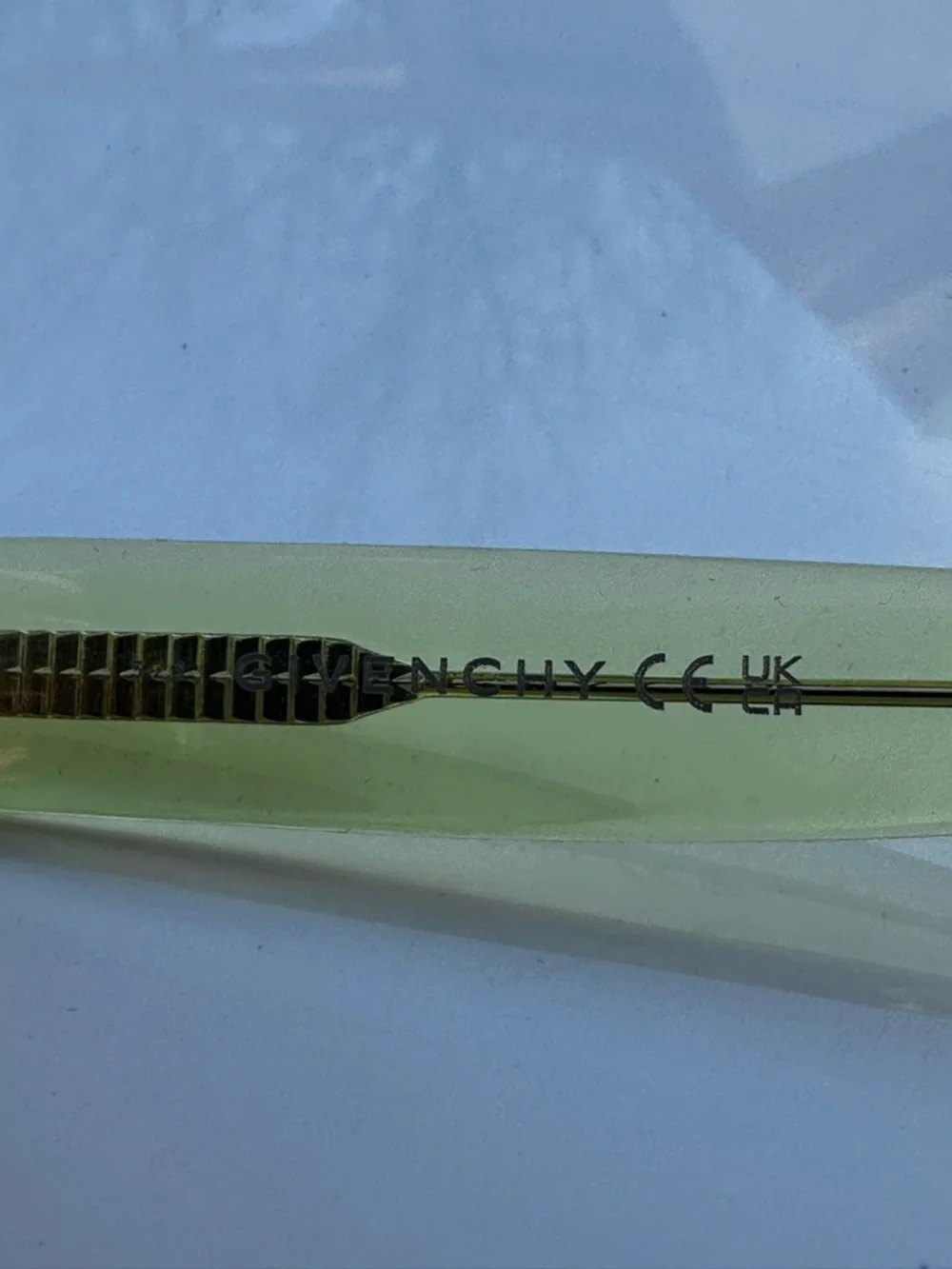Givenchy gv400020 translucent