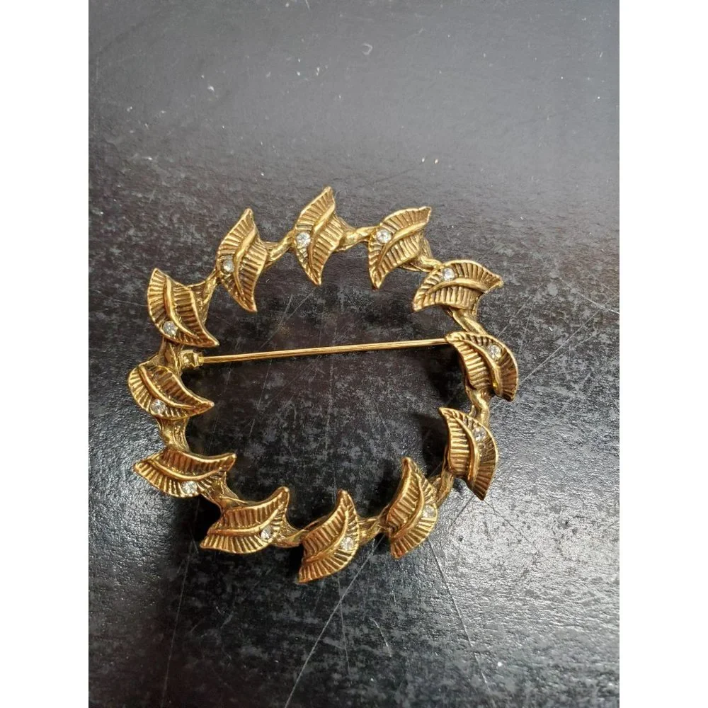 Vintage Gold Leaves with‎ stone in each leaf Brooch Pin Jewelry
