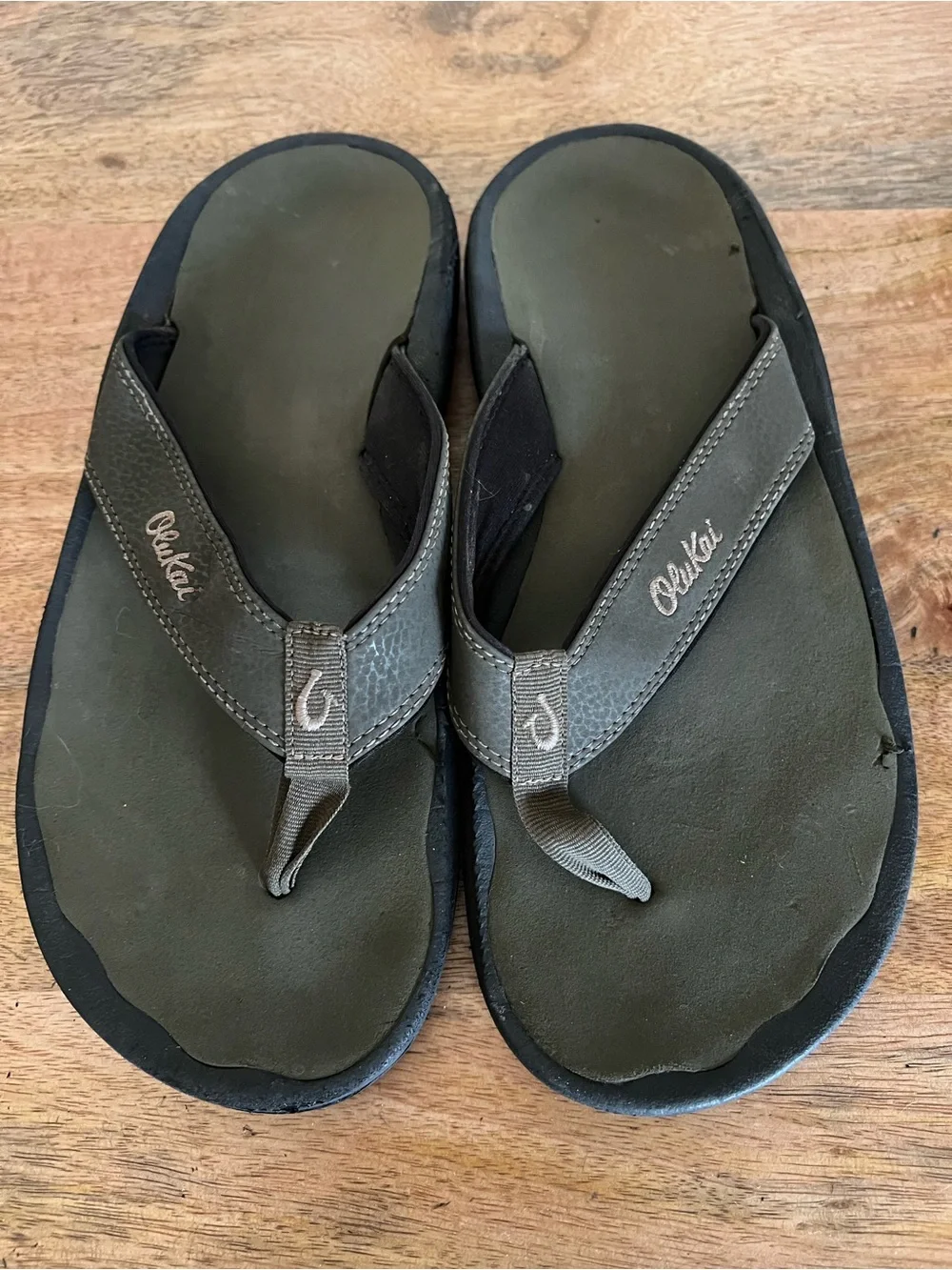 OluKai Ohana Men's Sandals, Water Resistant Flip Flops with Arch Support Size 11