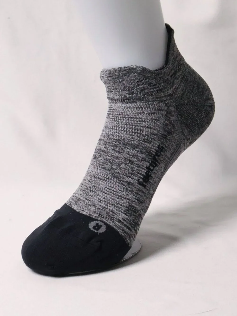 Feetures brand new