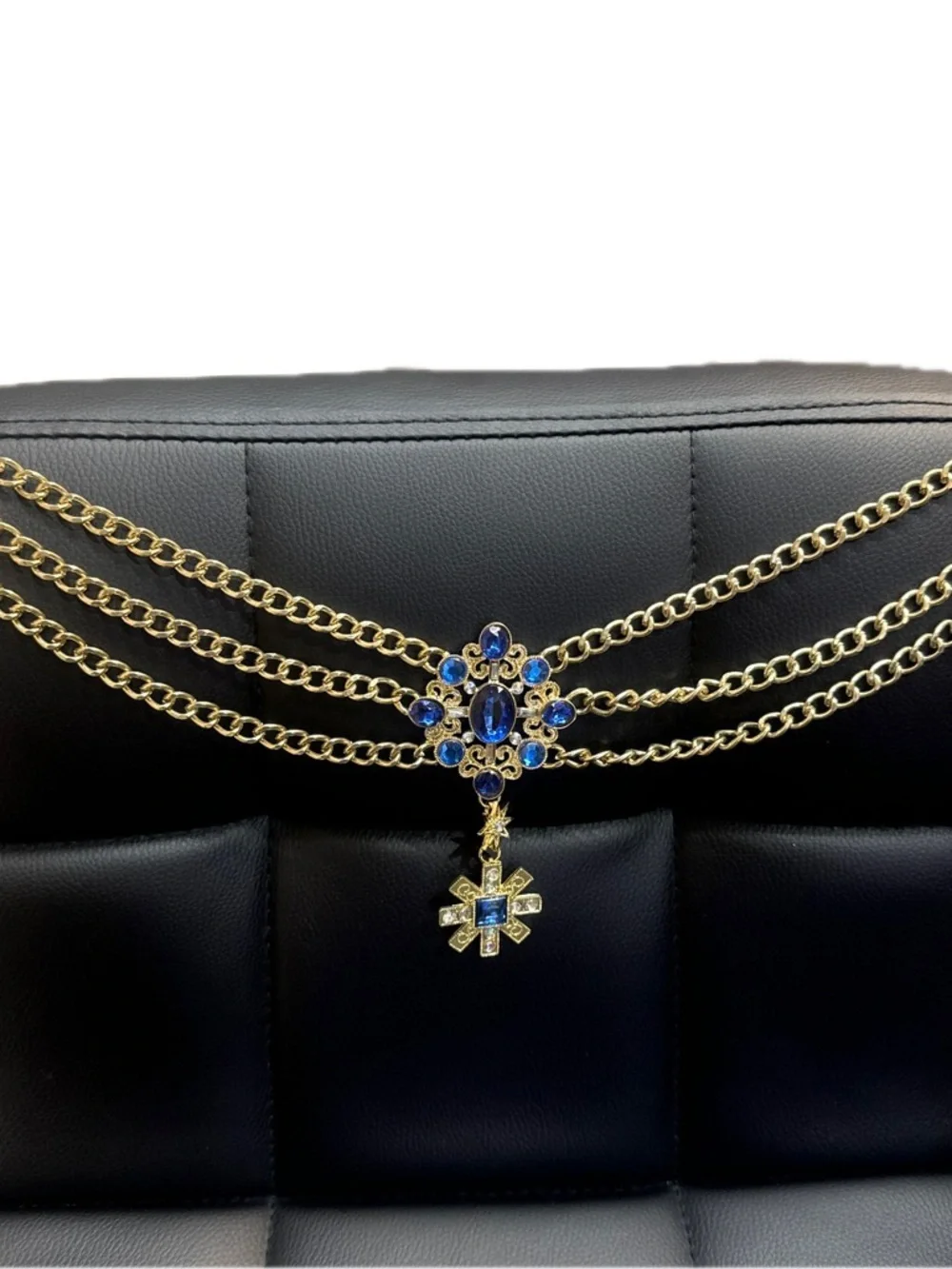 N/A elegant gold