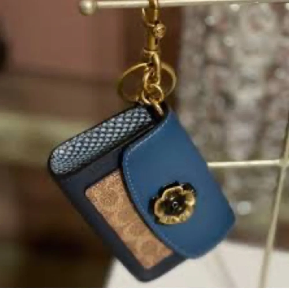 Coach set piece detail