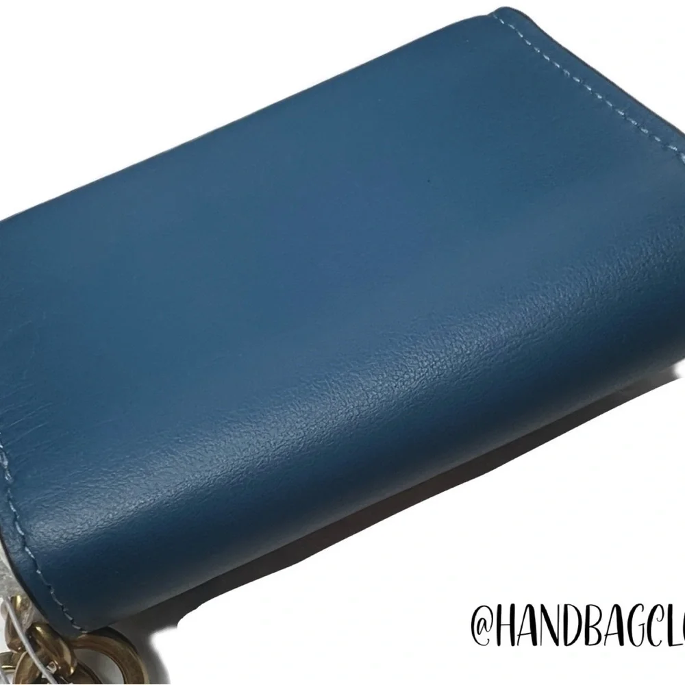 Coach 4d listings