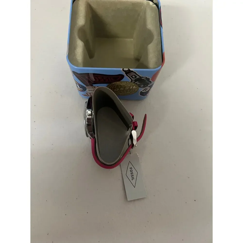 Fossil 50m display