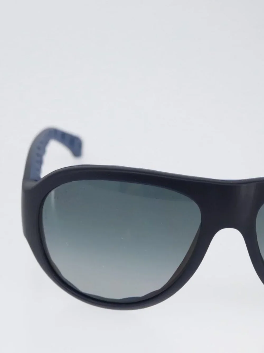 CHANEL brand	chanel color	blue