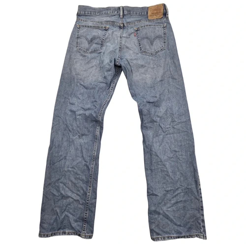 Levis great gently