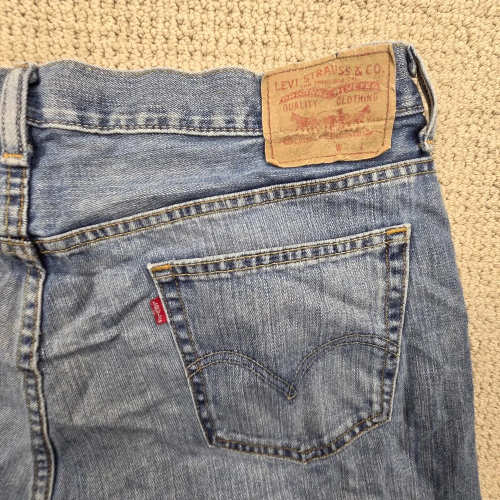 Levis great gently