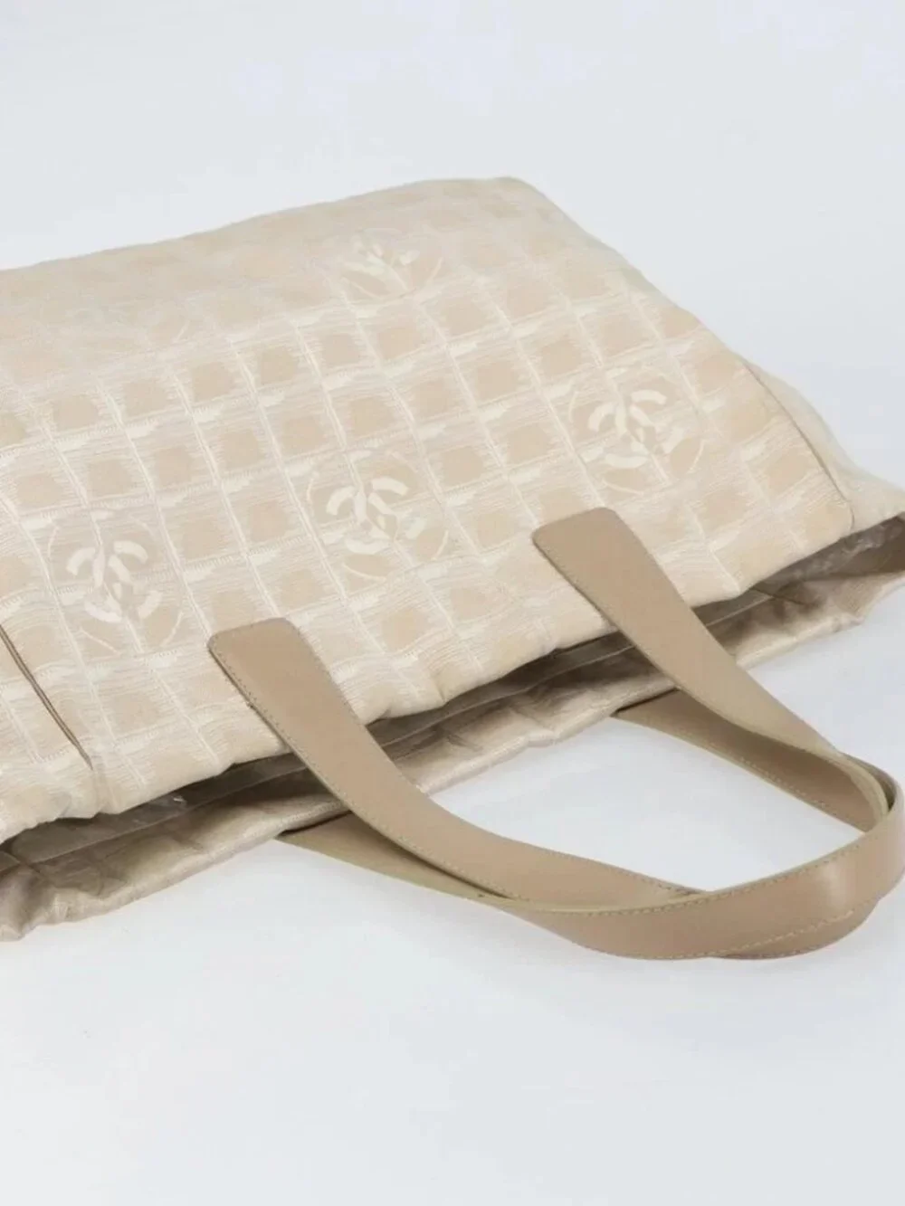 CHANEL brand	chanel color	beige