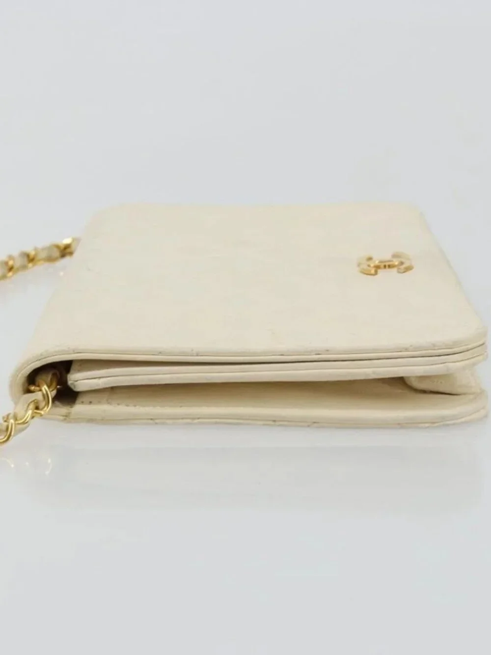 CHANEL brand	chanel color	white