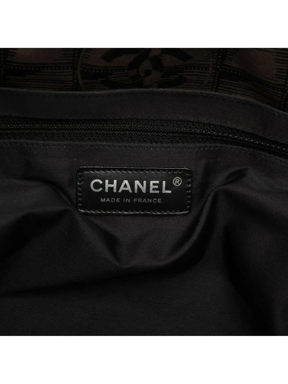 CHANEL elevate your