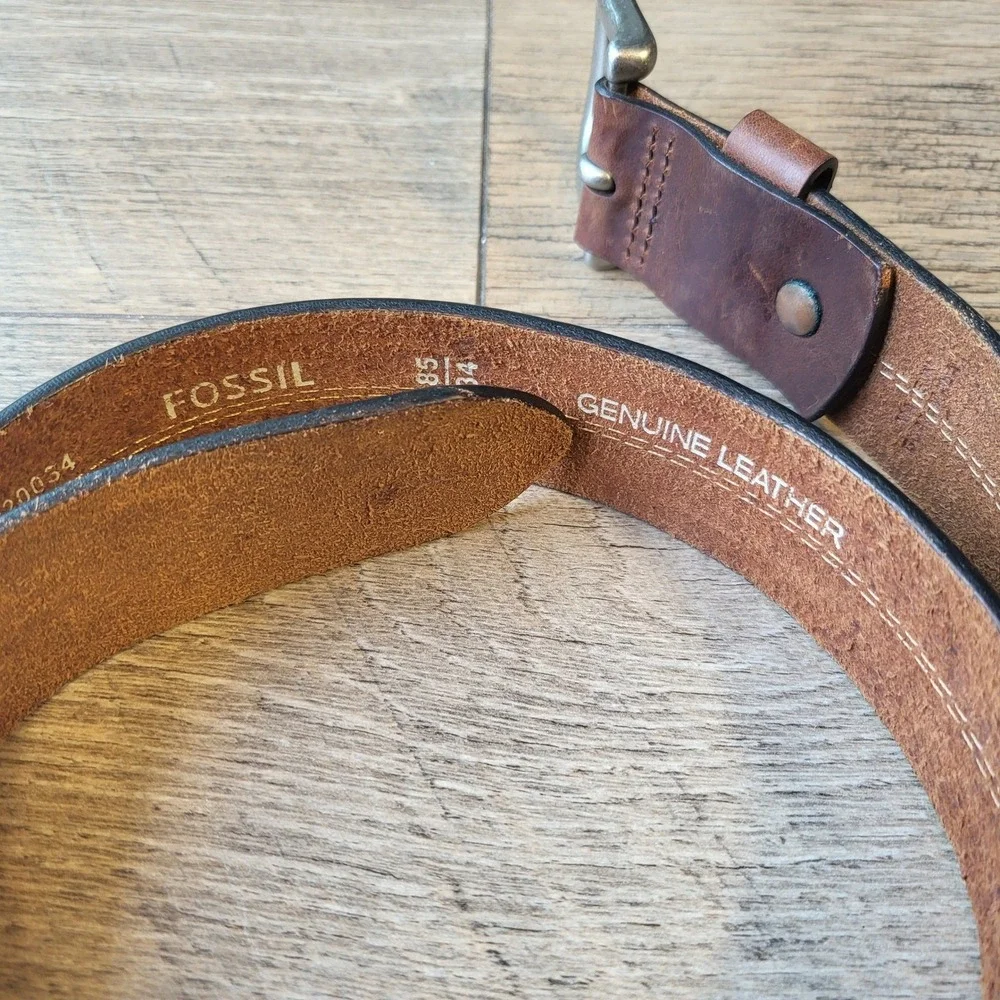 Fossil brown rivet signature