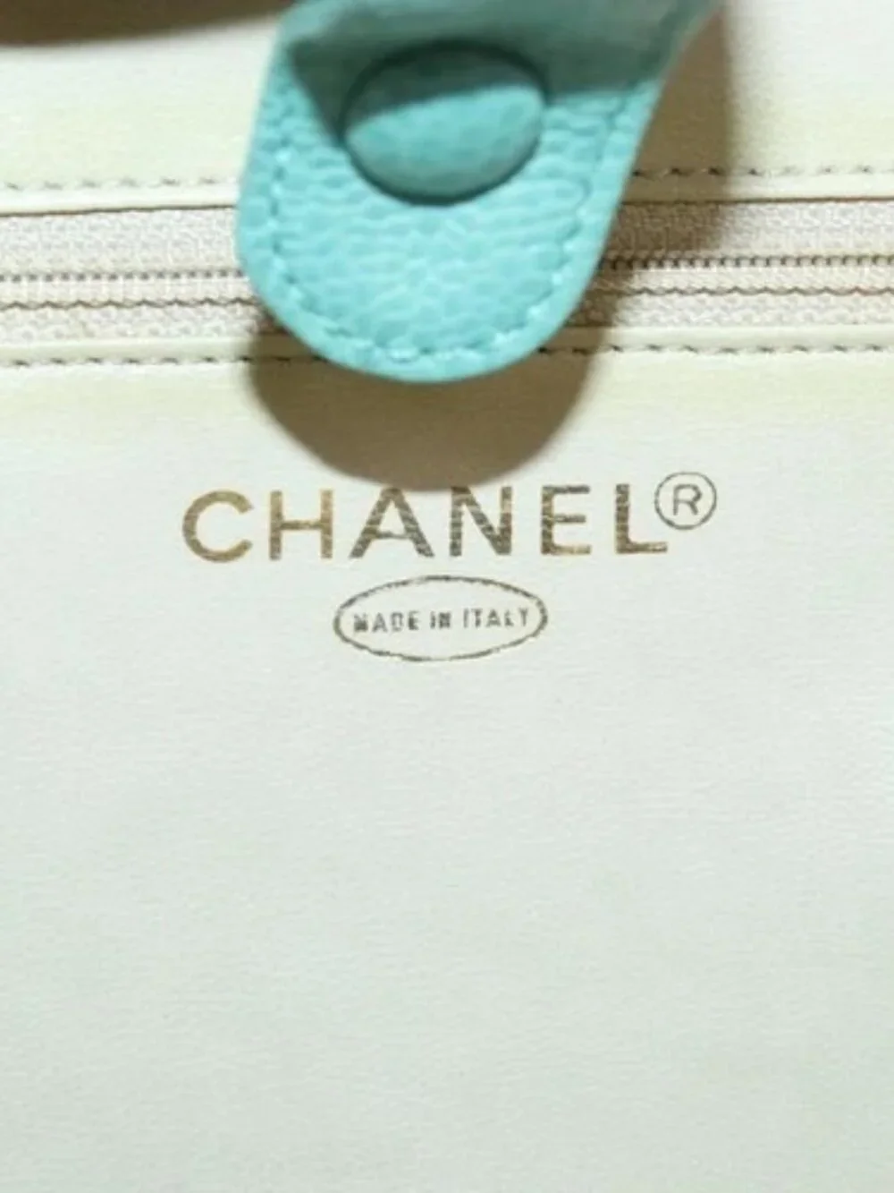CHANEL brand	chanel color	emerald