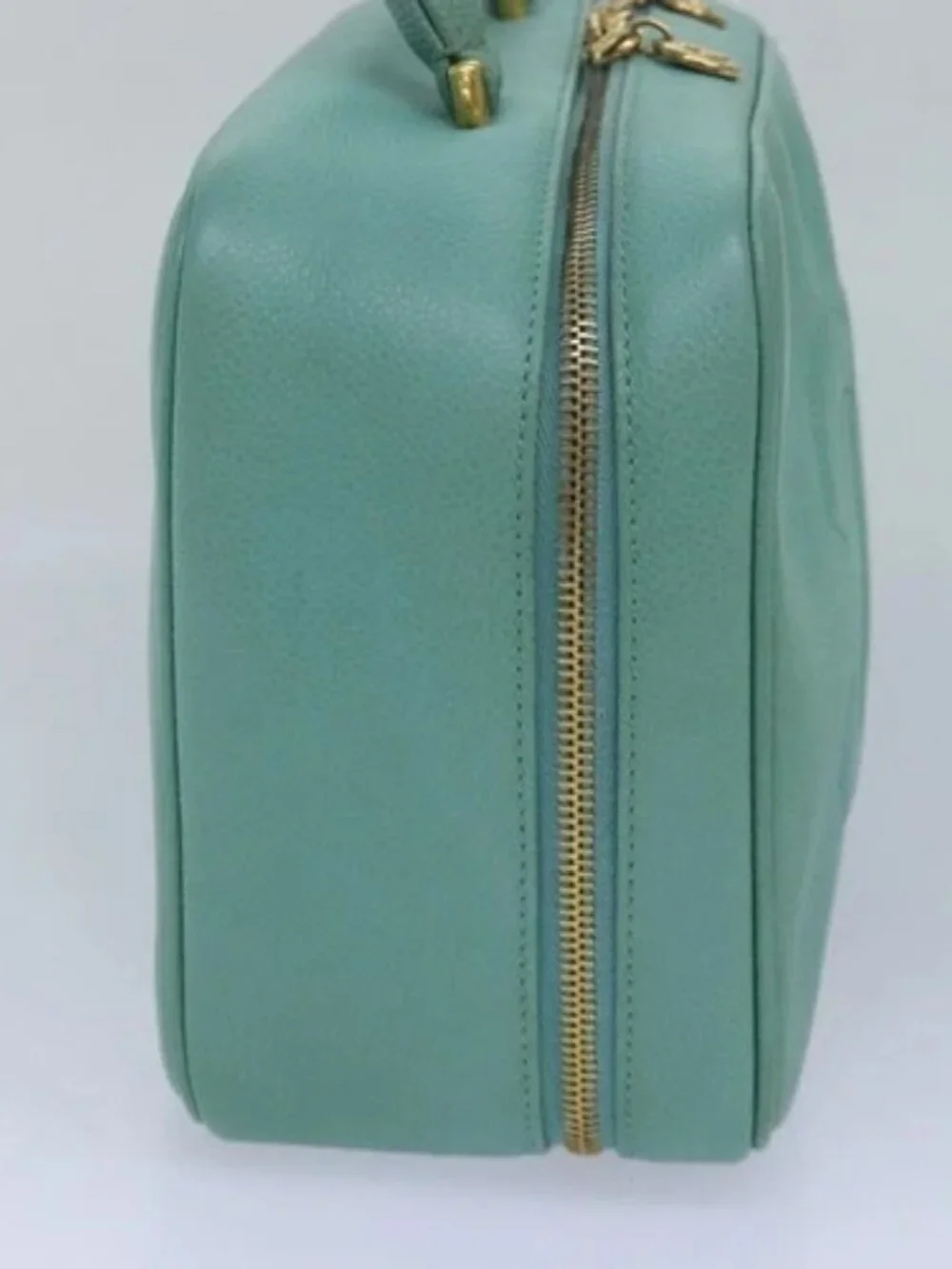 CHANEL brand	chanel color	emerald