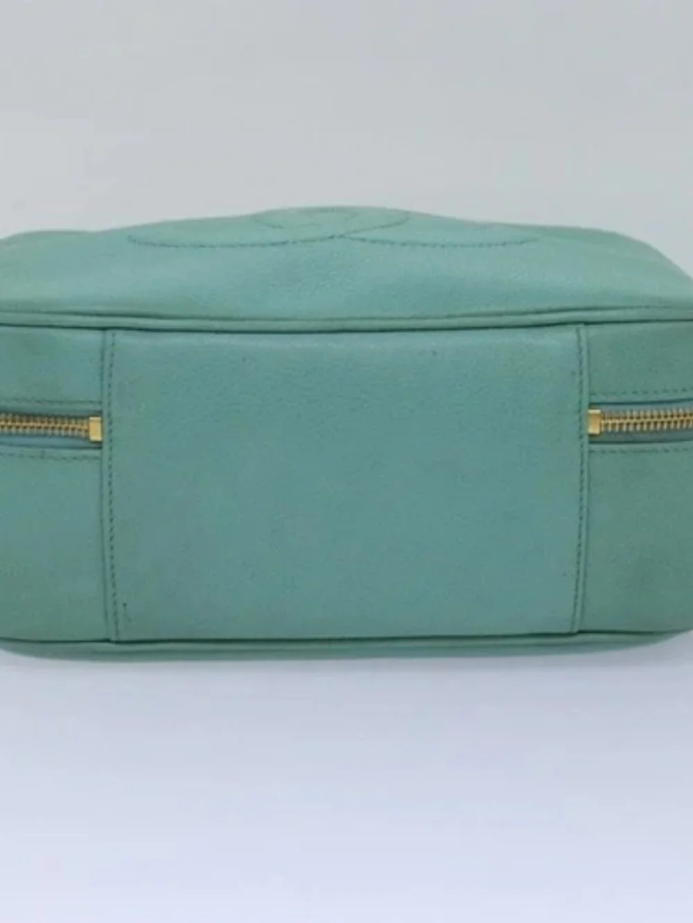 CHANEL brand	chanel color	emerald