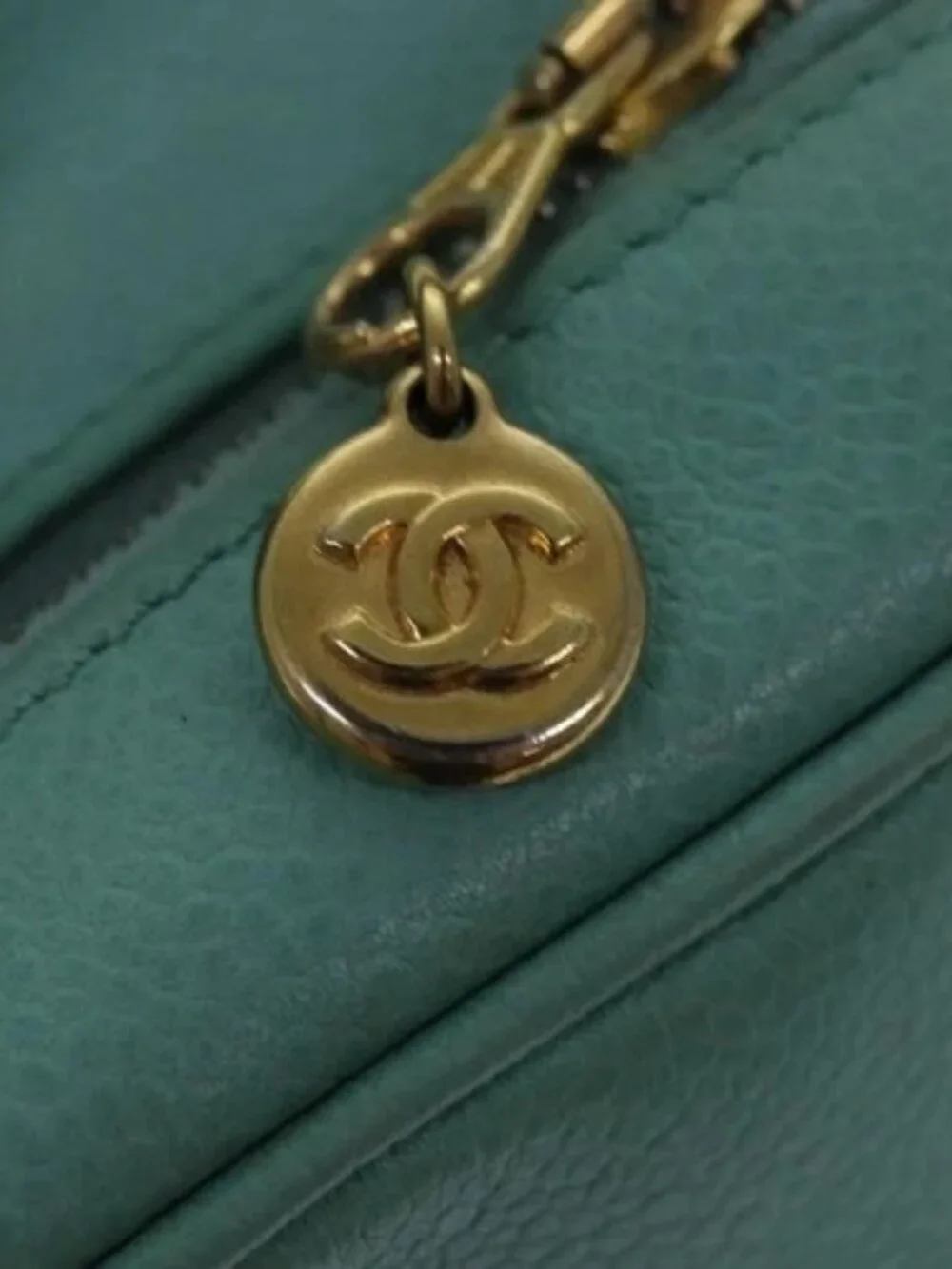 CHANEL brand	chanel color	emerald