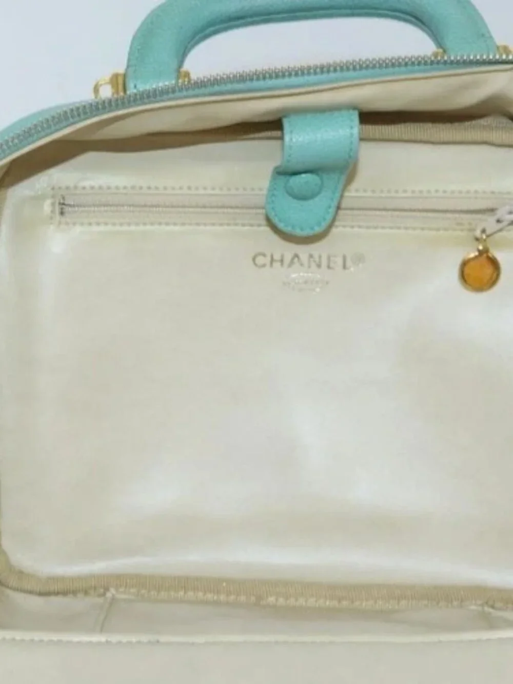 CHANEL brand	chanel color	emerald