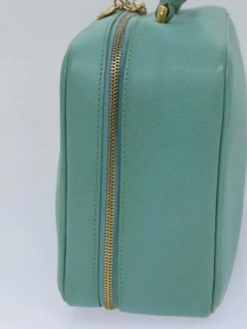 CHANEL brand	chanel color	emerald