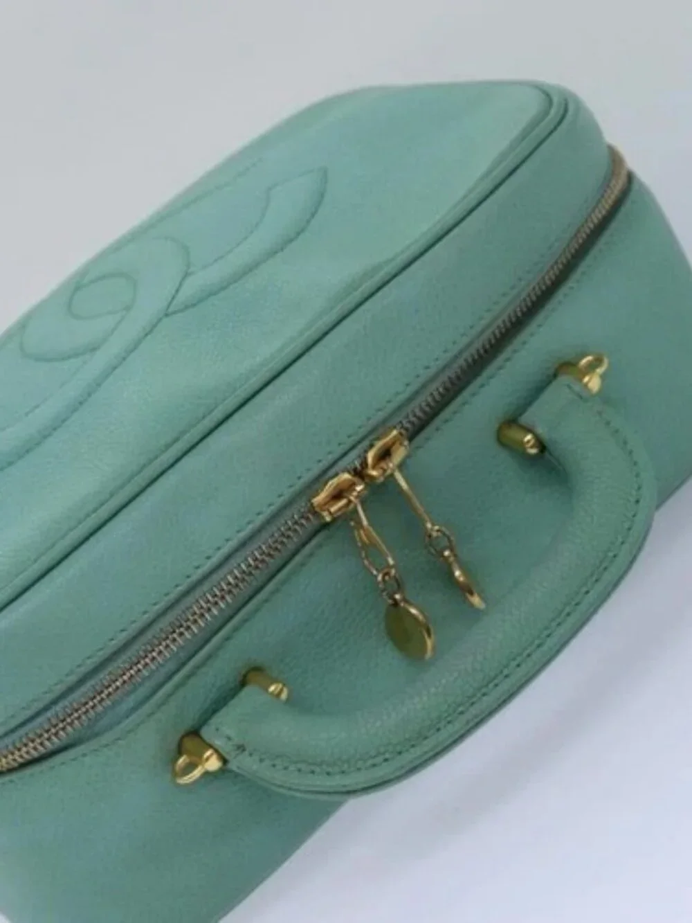 CHANEL brand	chanel color	emerald