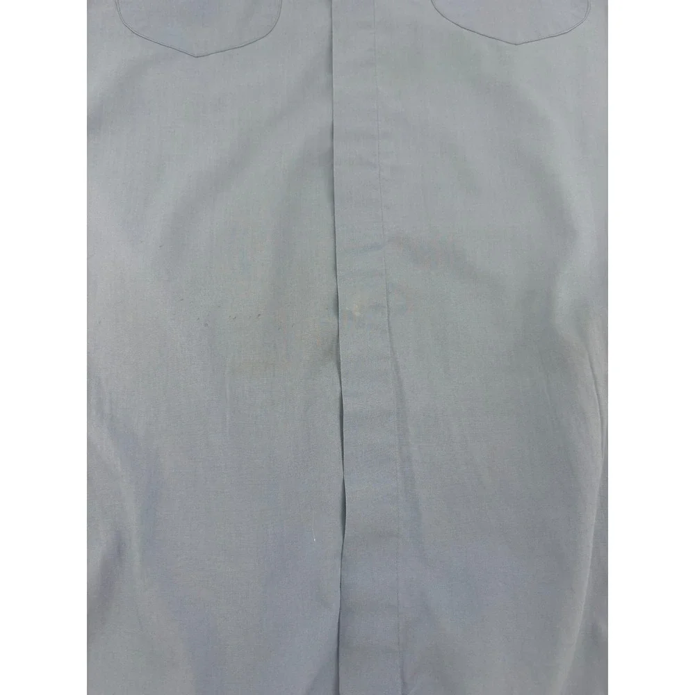 Levis features closure
