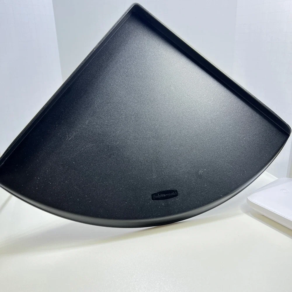 Rubbermaid corner shelf