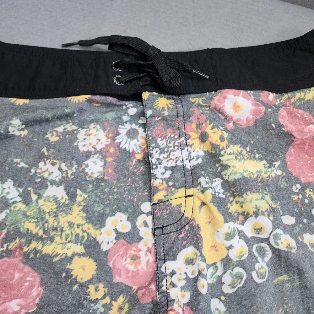 Ezekiel‎ Board Shorts Black Floral Print Surf Trunks Mens 34