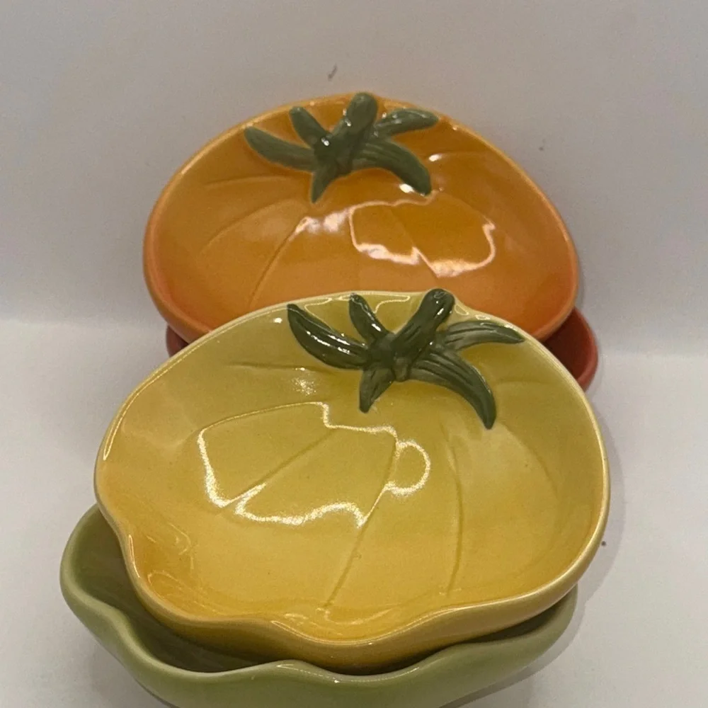Williams Sonoma harvest  4-Serving Dishes Tomato Shaped Condiment  Appetizer Set