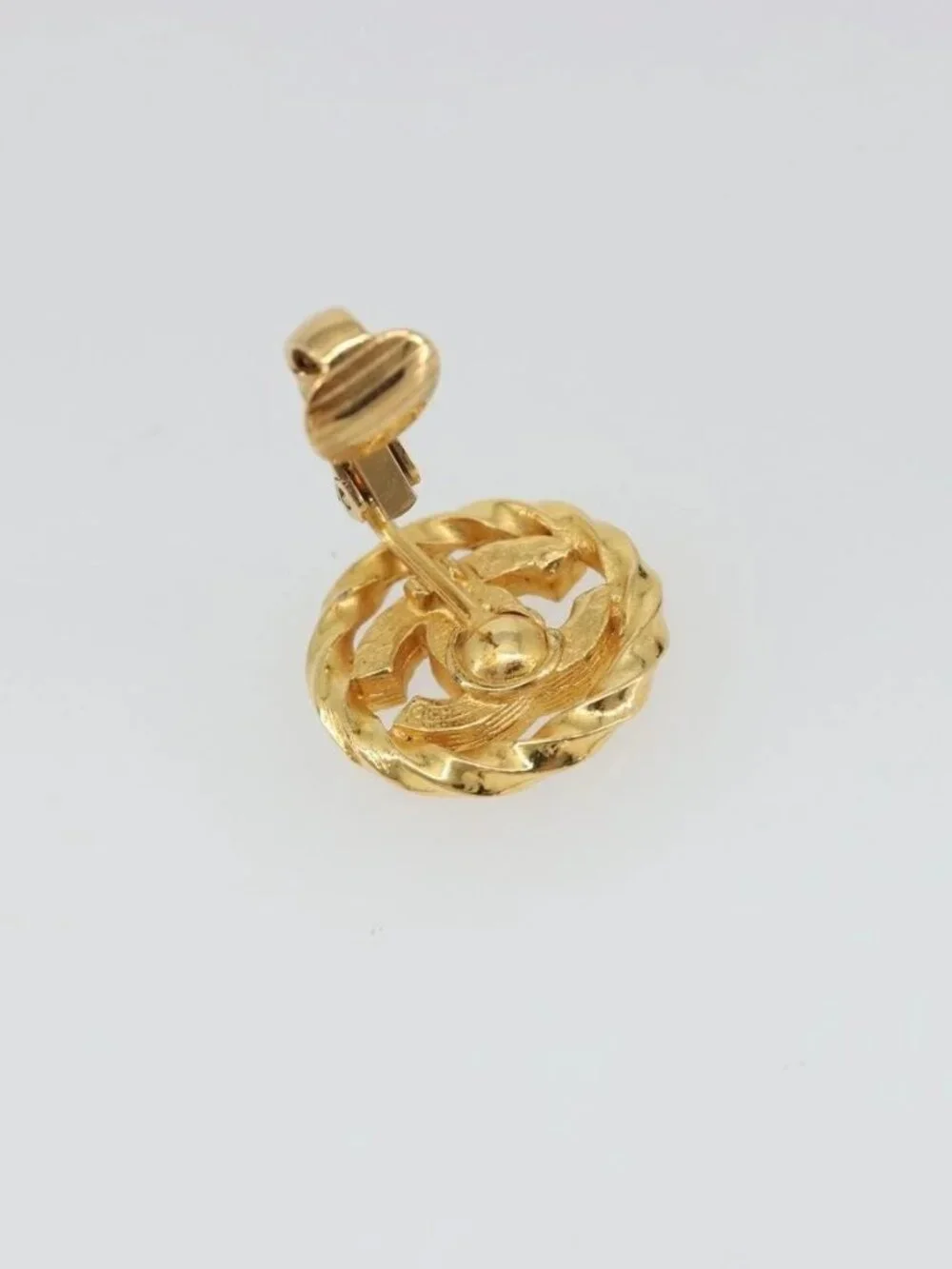 CHANEL brand	chanel color	gold