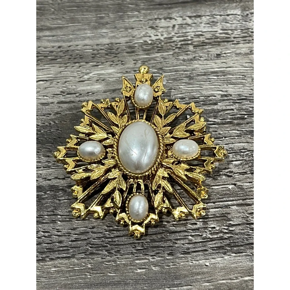 Vintage Gold Tone Faux Pearl Brooch Starburst‎ Crest Design Mid Century