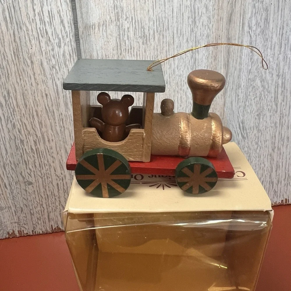 Wooden Red Christmas Train With Bear Conductor RUSS BERRIE & CO Taiwan - Vintage