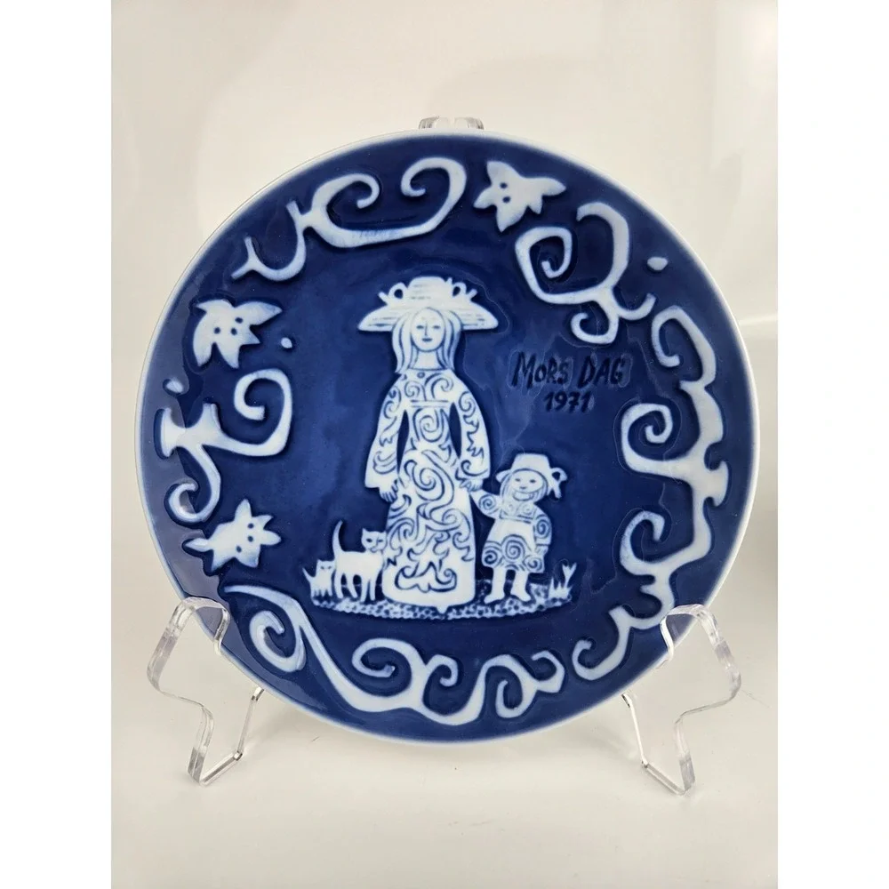 Royal Copenhagen set three