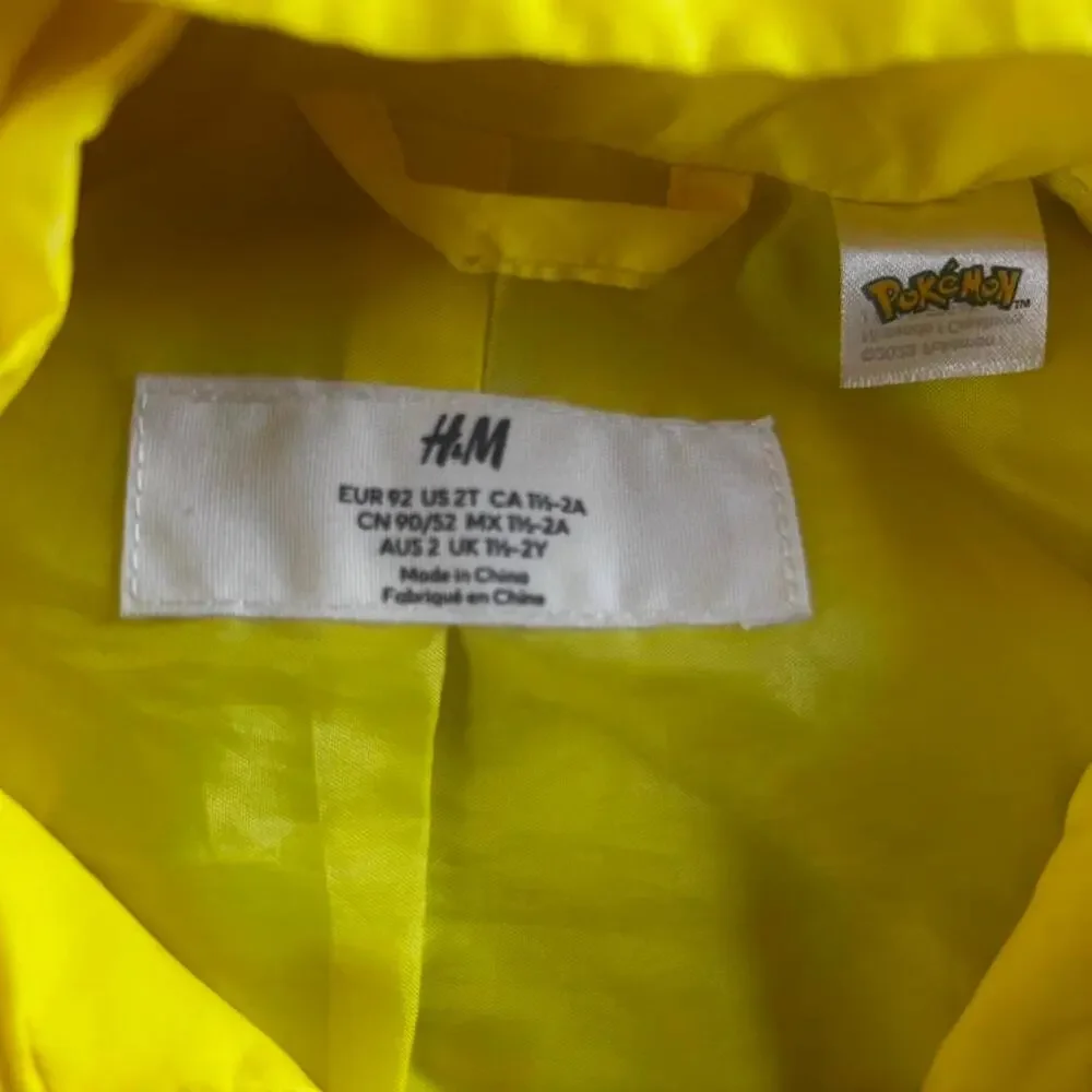 H&M yellow pokémon